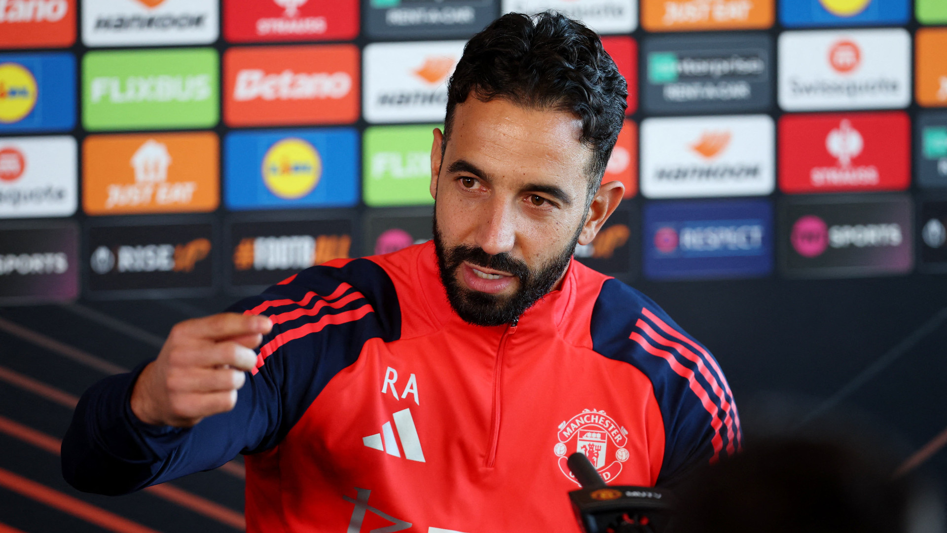 მანჩესტერში გადაწყვეტილება მიღებულია - გუნდმა რამდენიმე ფეხბურთელი ტრანსფერზე დააყენა