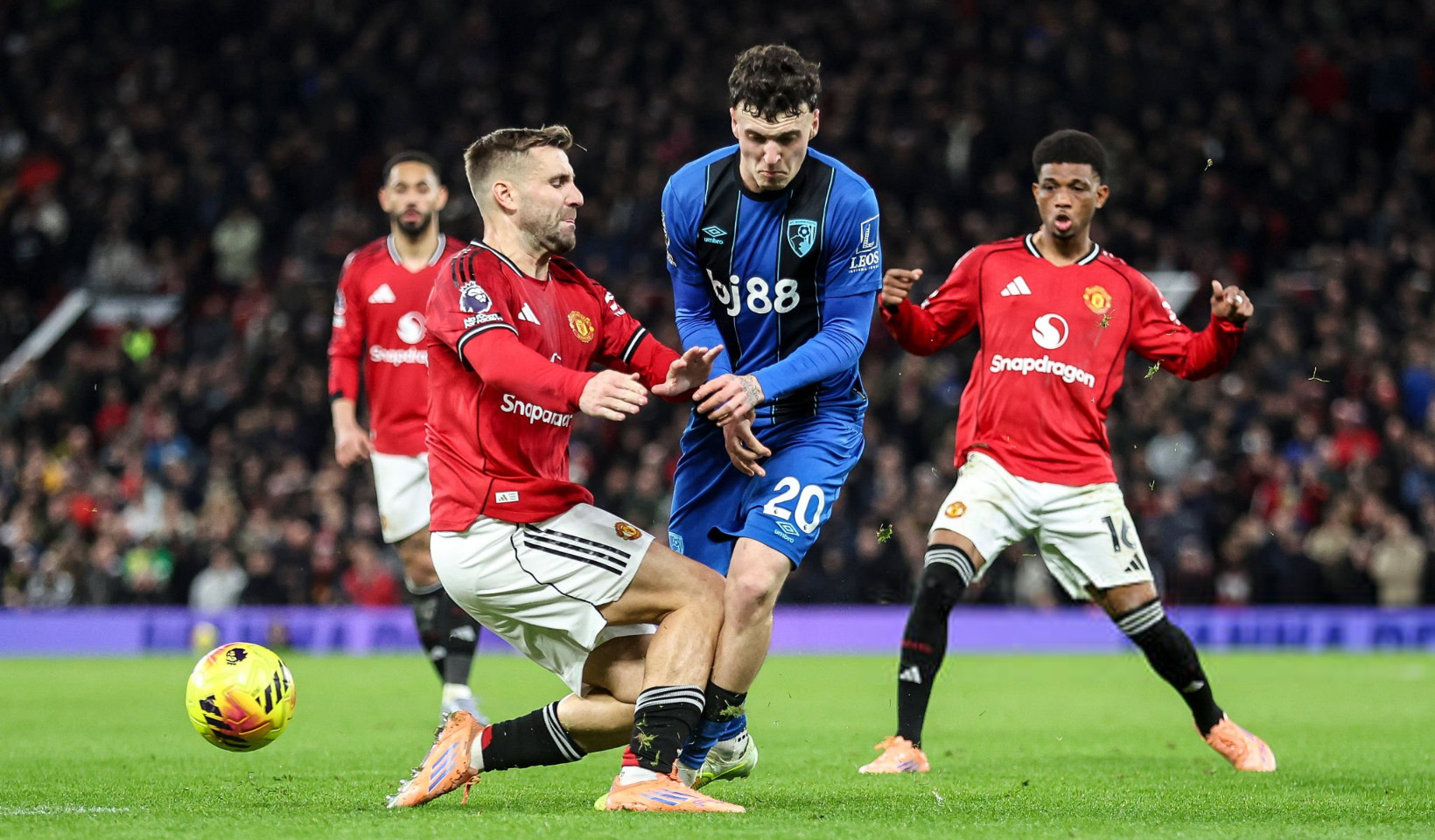 დრამატული მატჩი ოლდ ტრაფორდზე — მანჩესტერ იუნაიტედმა და ბორნმუთმა ქულები გაიყვეს