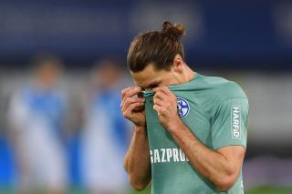 VIDEO: ბუნდესლიგიდან გავარდნის შემდეგ, შალკეს ფანები ფეხბურთელებს დაესხნენ თავს - ზოგმა, თავს გაქცევით უშველა