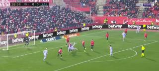 VIDEO: საშინელი უიღბლობა - ლუკ დე იონგს წლის გოლამდე სულ ცოტა დააკლდა - მაკრატელა ძელმა მოიგერია