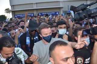 VIDEO: ასე დახვდნენ მარიო ბალოტელის მისი ახალი გუნდის გულშემატკივრები