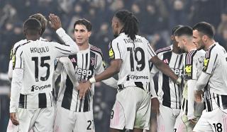 იუვენტუსმა საკუთარ მოედანზე რომა დაამარცხა და ოთხეულს მიუახლოვდა