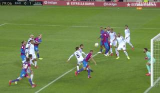 VIDEO: ურეალურესი მომენტი! ლუკ დე იონგმა გრანადასთან მატჩში კარს 2 მეტრიდან ააცილა