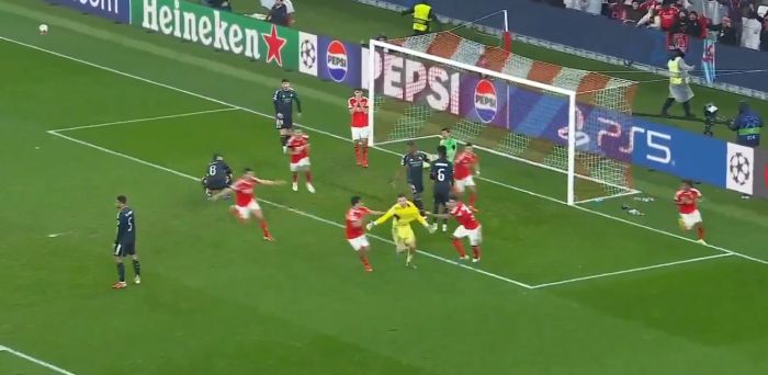 VIDEO: დრამატული ბოლო წუთი — ბენფიკას მეკარემ რეალს გოლი გაუტანა