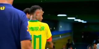 VIDEO: ვენესუელასთან მატჩის შემდეგ ბრაზილიელმა გულშემატკივარმა ნეიმარს პოპკორნი გადმოაყარა