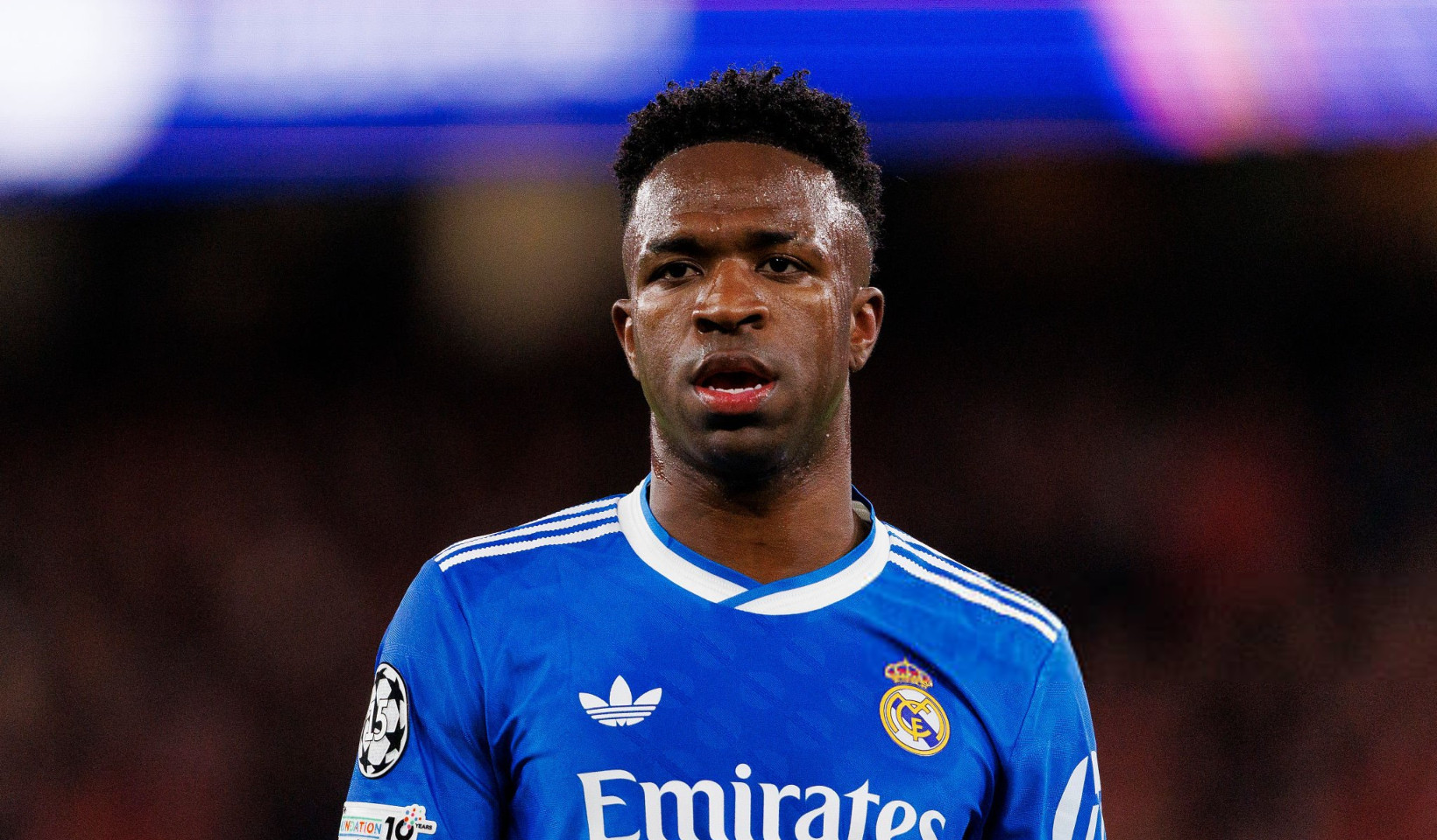 "რასისტები ლაჩრები არიან და მაისურების პირზე აფარება სჭირდებათ" — ვინისიუსი